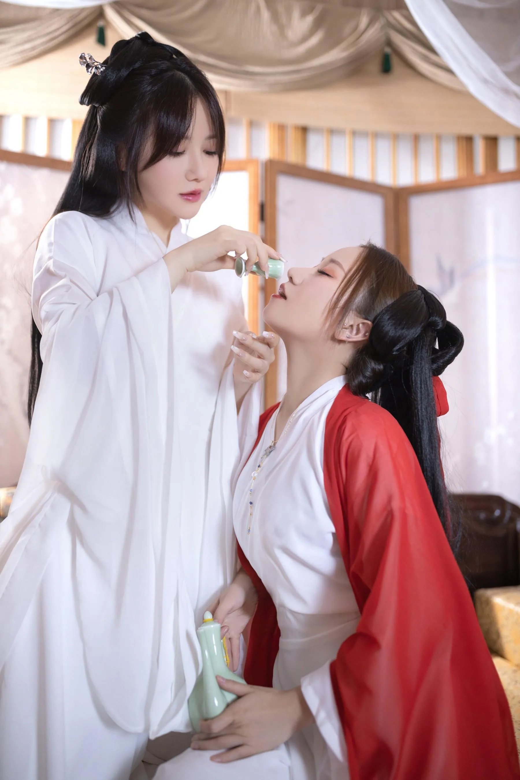 NO.0028 秀人名模鱼子酱Fish内部私购未上架《双女古装剧情》写真[22] [45P]插图